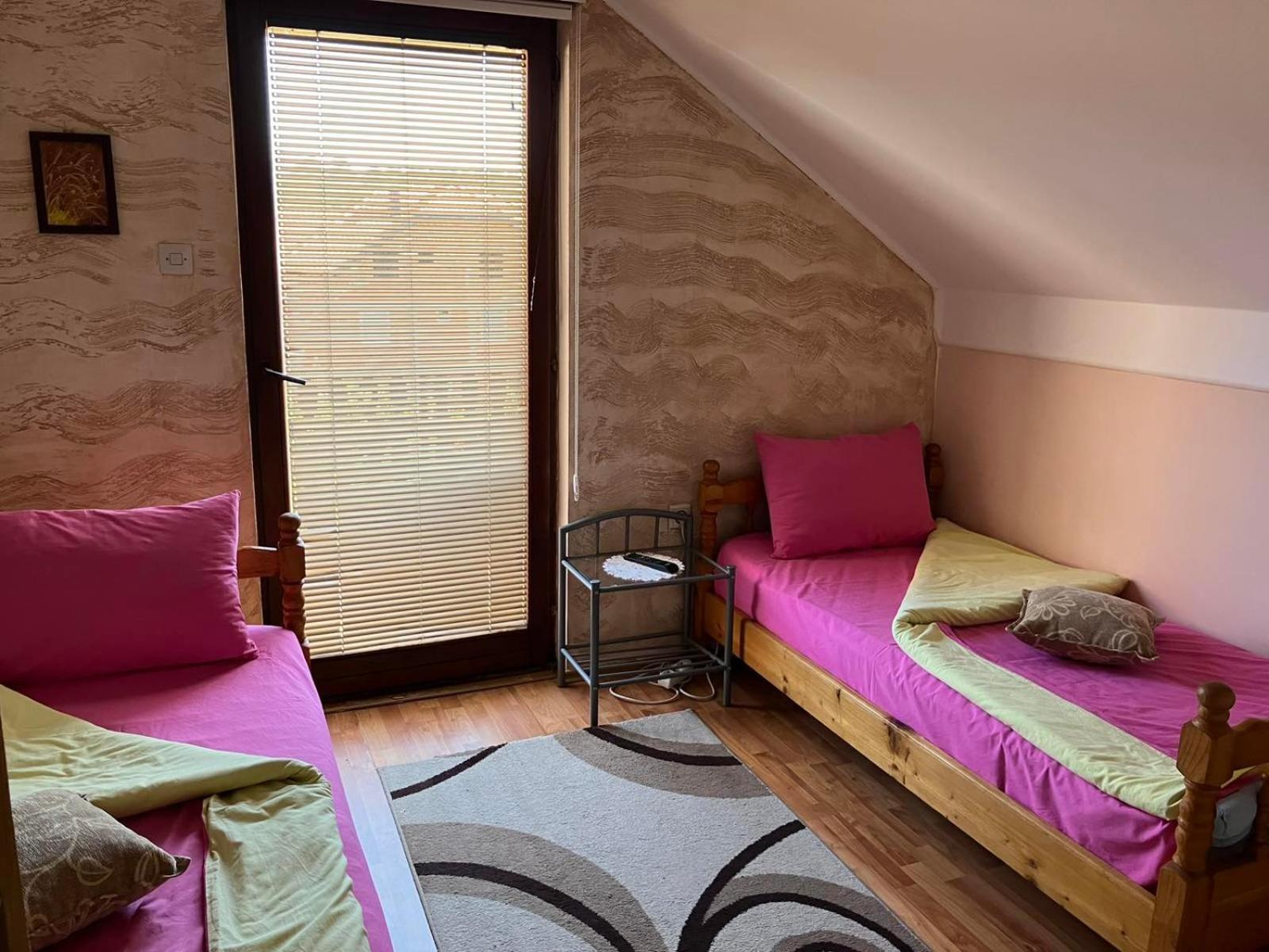 Apartmani Rada ซลาตีบอร์ ภายนอก รูปภาพ