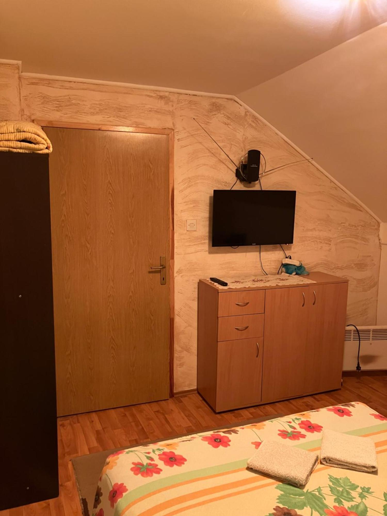 Apartmani Rada ซลาตีบอร์ ภายนอก รูปภาพ